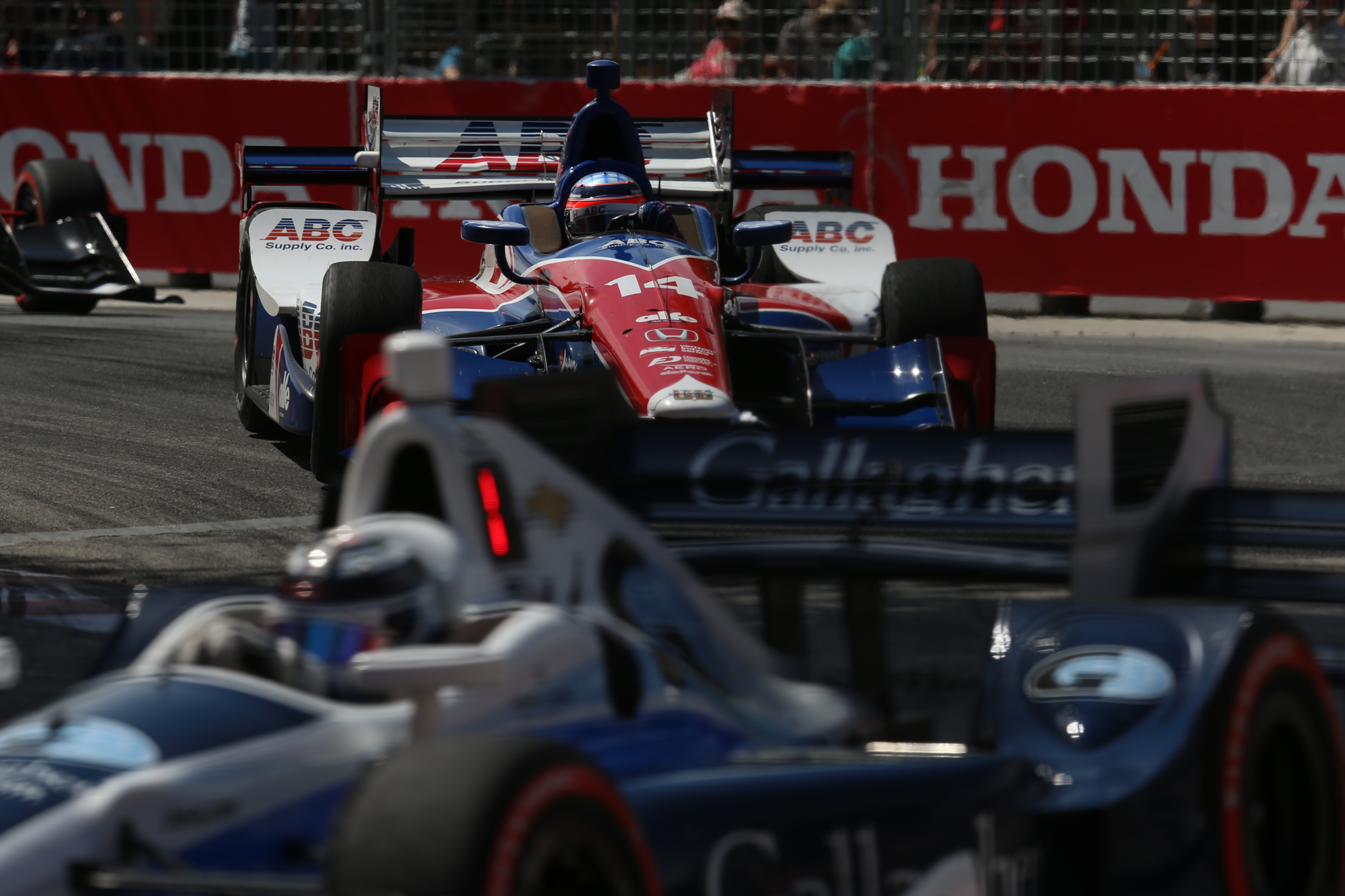 ▲Toronto: Sato chasing up the lap leader, Max Chilton