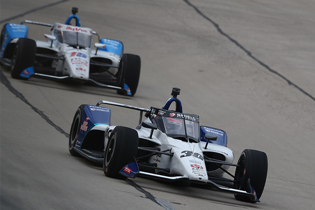 ▲Texas: Sato running the oval tracks with his teammate Graham Rahal